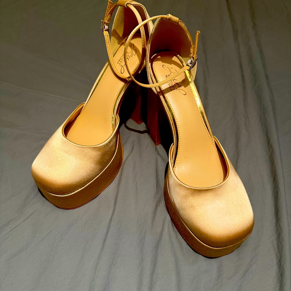 NEW NEVER WORN BADGELY MISCHKA “Jewel” satin platforms